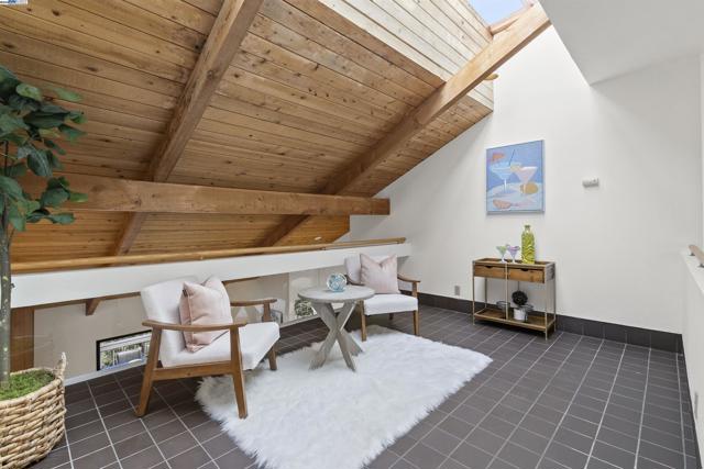 6425 Zinn Dr, Oakland CA: https://media.crmls.org/mediaz/4704b525-6bac-44e0-8e98-c33a4381dfea.jpg