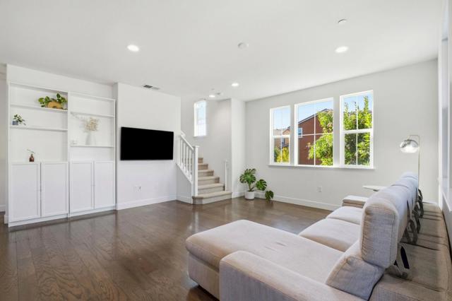 5724 Pandorea Terrace, Newark CA: https://media.crmls.org/mediaz/47050389-0c09-4cb5-bdfd-eaaf6dd86126.jpg