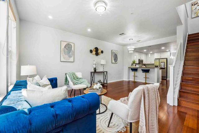 40742 Greystone Ter, Fremont CA: https://media.crmls.org/mediaz/47056409-666a-4be9-bec5-7993684b85c0.jpg