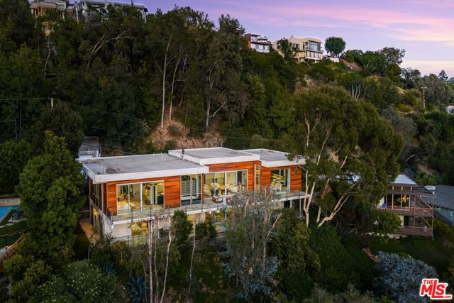 933 Bluegrass Lane, Los Angeles CA: https://media.crmls.org/mediaz/47057d68-2137-4dd3-a24c-d6362f324f80.jpg