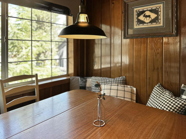 300 E Aeroplane Boulevard, Big Bear CA: https://media.crmls.org/mediaz/4705de6c-46ea-431c-a7cd-3c84e2fb7fc0.jpg
