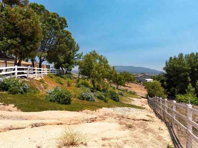 31755 Rancho Vista Road, Temecula CA: https://media.crmls.org/mediaz/4705ee61-077c-4cc2-b39b-c89f2bdeb9dc.jpg