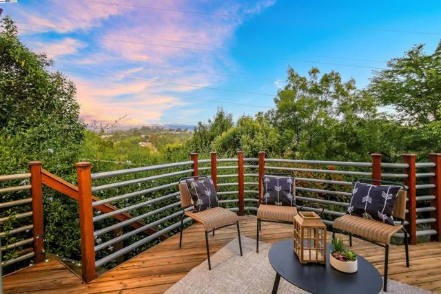 24948 Campus Dr, Hayward CA: https://media.crmls.org/mediaz/470640f9-df9d-4ad4-8572-6b56c7cd29da.jpg