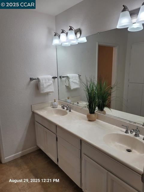 280 Scottsdale Rd, Pleasant Hill CA: https://media.crmls.org/mediaz/4706a9ad-2d1f-43e1-bf72-7c50a0286cc6.jpg