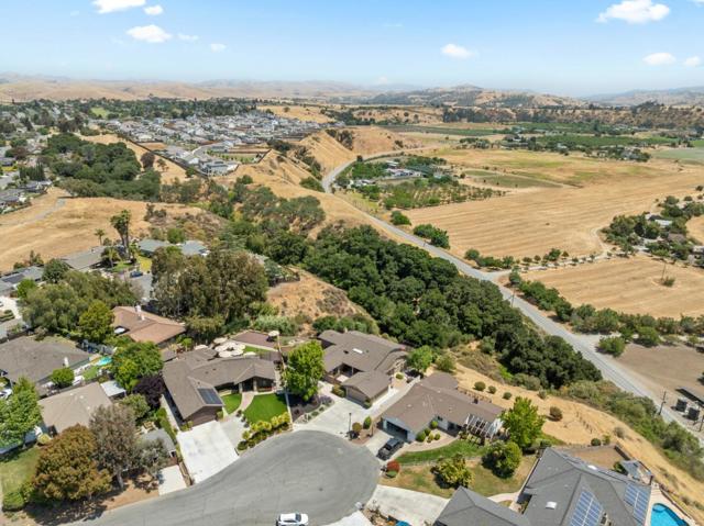 38 Barbras Court, Hollister CA: https://media.crmls.org/mediaz/4706d9e0-4e09-4b7c-8e1e-85900a693964.jpg