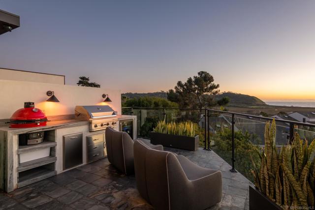 12994 Via Esperia, Del Mar CA: https://media.crmls.org/mediaz/470717b5-8327-45af-9b9c-fd1246da8628.jpg