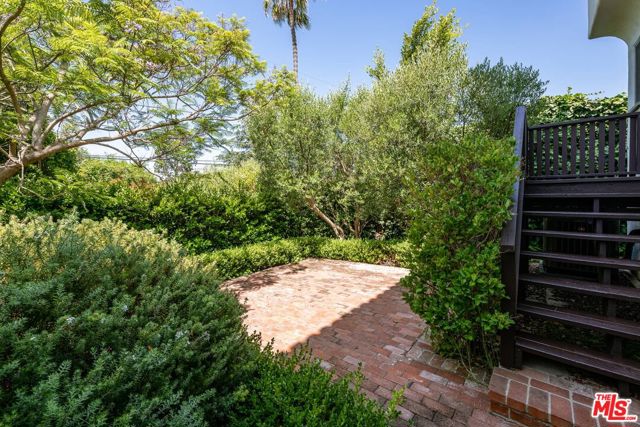 1539 Ensley Avenue, Los Angeles CA: https://media.crmls.org/mediaz/4707736f-caf1-4988-ad81-812118efacad.jpg