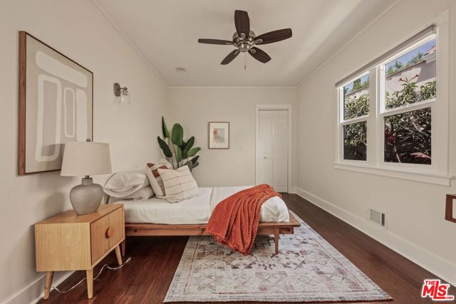 571 N Cahuenga Boulevard, Los Angeles CA: https://media.crmls.org/mediaz/4707874a-c2f5-44af-b923-77cd66cd8dd5.jpg