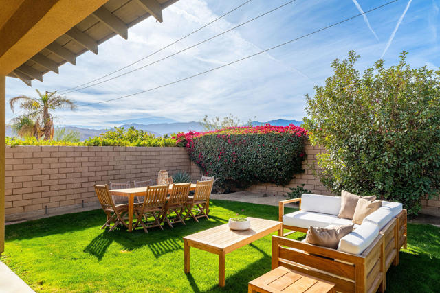 9 Shasta Lake Drive, Rancho Mirage CA: https://media.crmls.org/mediaz/47080f63-6bd2-4253-8510-baadd04b8053.jpg