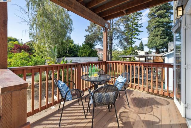 1525 Stanton St, Alameda CA: https://media.crmls.org/mediaz/47084770-1ae4-42b1-90d1-01cb92eecb76.jpg