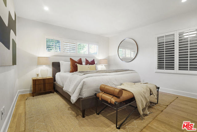 12815 Sarah Street, Studio City CA: https://media.crmls.org/mediaz/47086575-f881-48b6-bf32-5d57060534fa.jpg