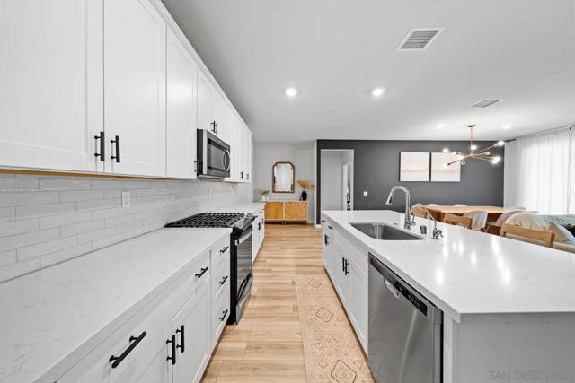 28315 Farm Creek Way, Valley Center CA: https://media.crmls.org/mediaz/47086e09-27fd-4100-a222-96aa58fbcd90.jpg
