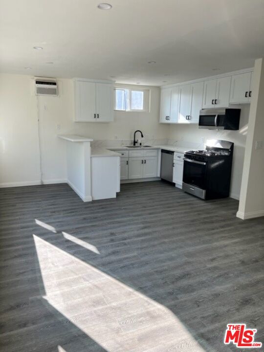 6006 6006 1/2 W Pico Boulevard, Los Angeles CA: https://media.crmls.org/mediaz/470883ef-a588-4a92-b029-11f895b4b83c.jpg