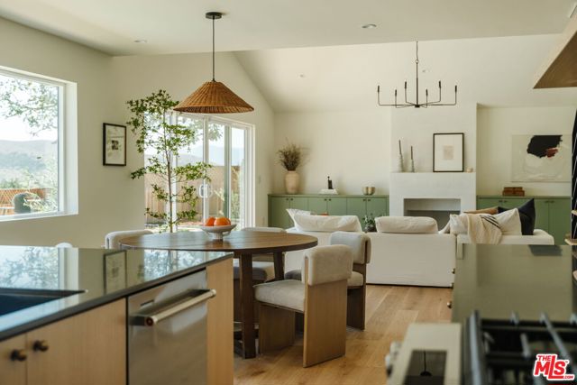 29204 Deep Shadow Drive, Agoura Hills CA: https://media.crmls.org/mediaz/470907e6-882e-4feb-ab66-35704214125c.jpg