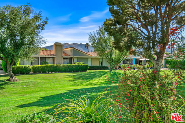 72305 Rodeo Way, Rancho Mirage CA: https://media.crmls.org/mediaz/47093f92-29f2-4326-9207-d4c41060c2f3.jpg