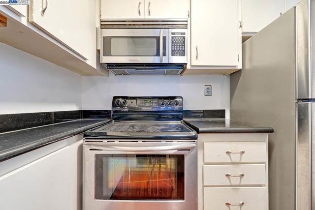 151 Lakeside Dr, Oakland CA: https://media.crmls.org/mediaz/470944ff-6d83-4bb9-a834-b8b649378470.jpg