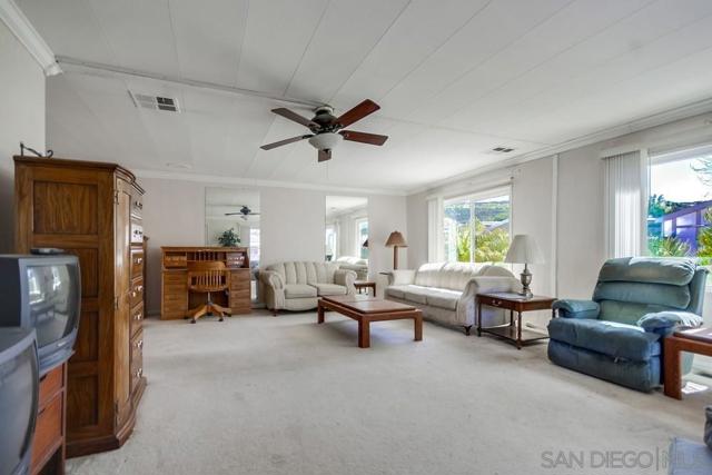 14215 Pecan Park Ln, El Cajon CA: https://media.crmls.org/mediaz/47099ae4-58db-4f87-af3a-c57ef9eb7412.jpg