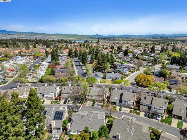 1549 Trimingham Drive, Pleasanton CA: https://media.crmls.org/mediaz/4709c697-ad14-49f3-a4fd-69d52b8aa139.jpg