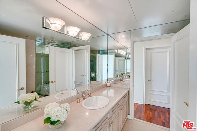 10580 Wilshire Boulevard, Los Angeles CA: https://media.crmls.org/mediaz/470a14ab-8bc1-45b0-934c-8a4d76f51907.jpg