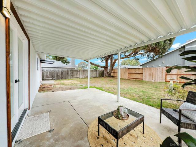 1427 Signal Ave, San Diego CA: https://media.crmls.org/mediaz/470a5d06-b84f-474b-97e1-25c3ea36dcc7.jpg