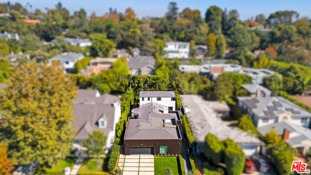 https://media.crmls.org/mediaz/470ab8a8-e486-4b43-8a57-f1dc9c409183.jpg?preset=X-Large