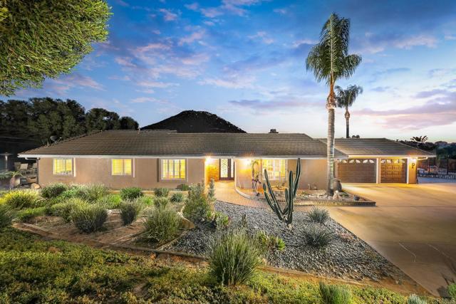 Detail Gallery Image 2 of 40 For 15420 Sierra Grande, Valley Center,  CA 92082 - 4 Beds | 3 Baths