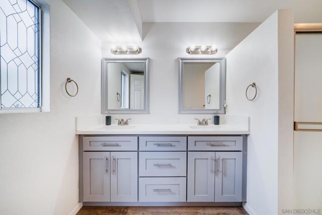 119 Smilax Rd, Vista CA: https://media.crmls.org/mediaz/470ad20f-d359-412b-a651-23ce84b4eee3.jpg