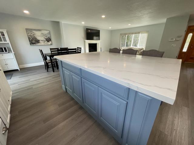 15105 Charter Oak Boulevard, Salinas CA: https://media.crmls.org/mediaz/470b0da0-c23c-4beb-b1cc-d02a9b3829e3.jpg