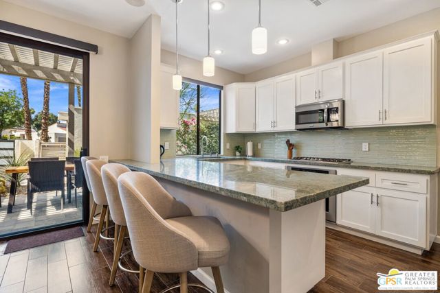 747 Inverness Drive, Rancho Mirage CA: https://media.crmls.org/mediaz/470ce1d1-43bf-4ac1-8007-cf4a54ef55c5.jpg