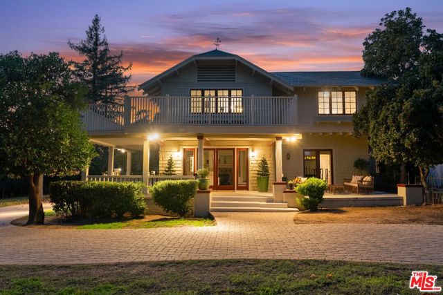 2107 Santa Rosa Avenue, Altadena CA: https://media.crmls.org/mediaz/470cf336-5ba8-47f5-a304-adf67b629ec6.jpg