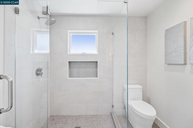 241 E Creek Dr, Menlo Park CA: https://media.crmls.org/mediaz/470d73cb-86e1-44b6-976f-5e4532a496ec.jpg