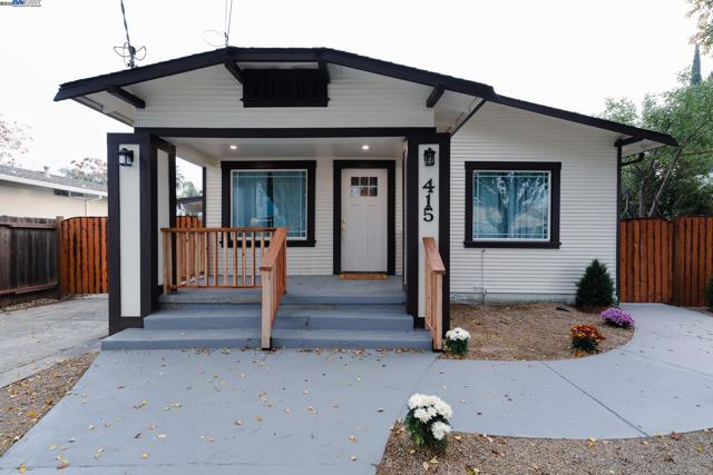 415 W 9Th St, Antioch CA: https://media.crmls.org/mediaz/470e0f20-5b21-4d51-9669-eb02c78ba1de.jpg