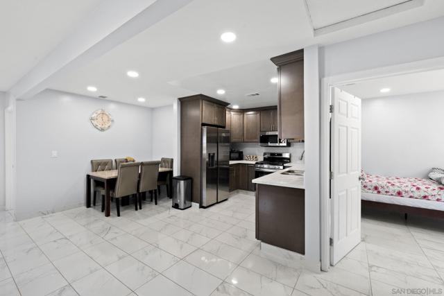 619 Dorothy St, El Cajon CA: https://media.crmls.org/mediaz/470e2146-fbac-44f7-a4e7-5be0dd249df5.jpg