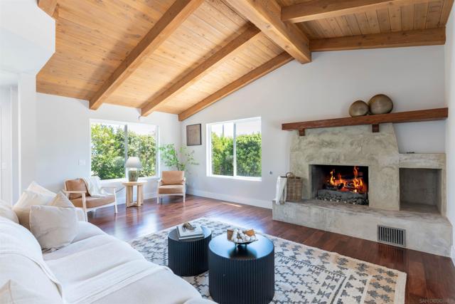 907 Ridge Heights Road, Fallbrook CA: https://media.crmls.org/mediaz/470f0502-f9af-487c-b65b-a509aea58616.jpg