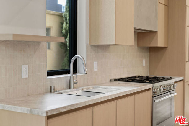 426 Arnaz Drive, Los Angeles CA: https://media.crmls.org/mediaz/470f10e5-4c28-4634-88c8-9da4c402f769.jpg