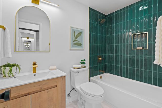 Image 13 of 40 For 13328 Silver Lake Dr