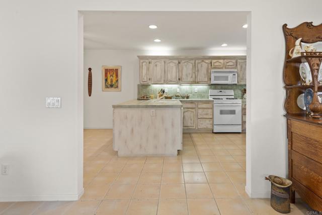 Detail Gallery Image 16 of 70 For 7212 Linden Terrace, Carlsbad,  CA 92011 - 3 Beds | 2/1 Baths