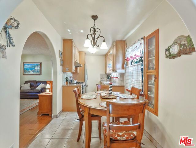 3645 Beethoven Street, Los Angeles CA: https://media.crmls.org/mediaz/470ff732-66eb-40ed-aa95-8d3ba5502dc0.jpg