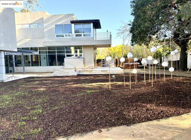 4000 Manzana Lane, Palo Alto CA: https://media.crmls.org/mediaz/47102494-8074-4139-84ef-5b0e7e20c7b0.jpg