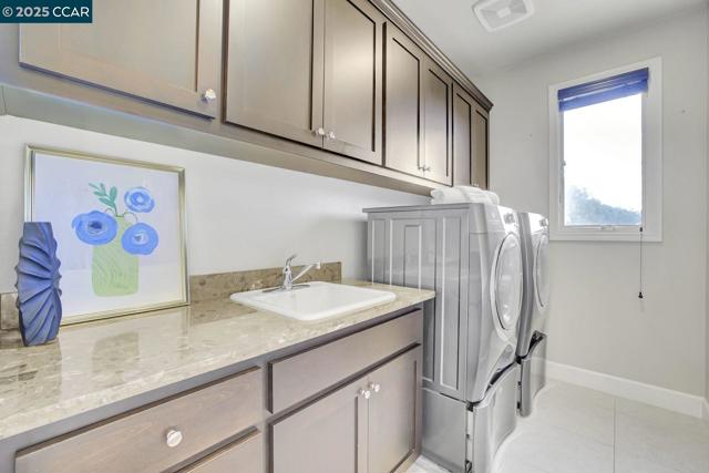 131 Wittenham Ct, San Ramon CA: https://media.crmls.org/mediaz/471028ab-2ba6-4784-b503-489456d189a0.jpg