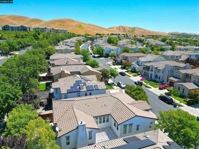 1416 Allanmere Dr, San Ramon CA: https://media.crmls.org/mediaz/47107969-43fa-4cbc-8806-8d8c64db7cc2.jpg