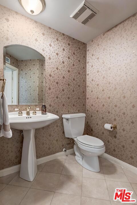 121 N Almont Drive, Beverly Hills CA: https://media.crmls.org/mediaz/47109774-4d9a-4ffd-a625-8a8b61b6ab4b.jpg