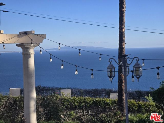 20776 Big Rock Drive, Malibu CA: https://media.crmls.org/mediaz/4710b988-680c-495f-a037-a1a21f9098f4.jpg
