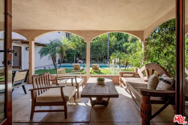 13800 Erwin Street photo 8