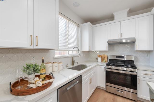 4667 Myrtle Dr, Dublin CA: https://media.crmls.org/mediaz/471134fa-8cde-46a6-848a-00ca0f6fd12a.jpg