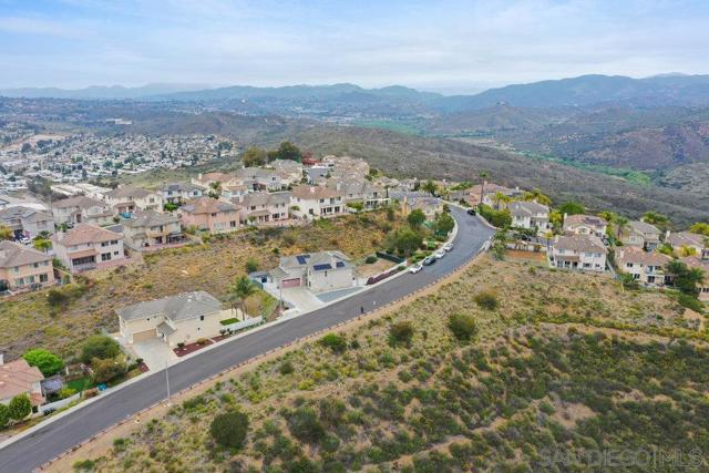 2176 Pointe Pkwy, Spring Valley CA: https://media.crmls.org/mediaz/4712784c-d337-45c9-9b2a-e8cb105d76d2.jpg