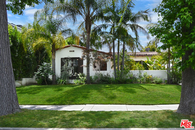 10344 Woodbridge Street, Toluca Lake CA: https://media.crmls.org/mediaz/4712b5f3-e3bf-447e-b216-865f6bc5f3de.jpg