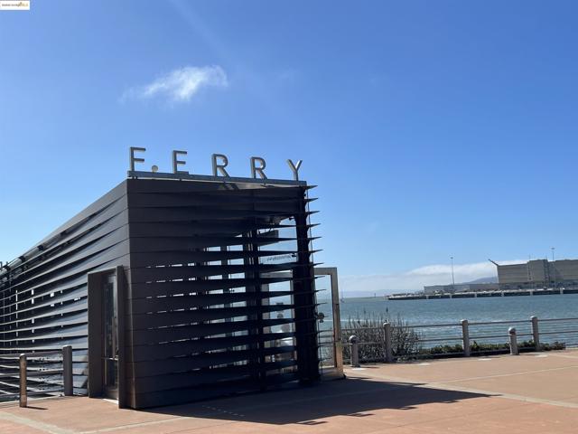102 Waterview Dr, Richmond CA: https://media.crmls.org/mediaz/4712cf2e-3abd-4bb3-b293-205e72c0f436.jpg