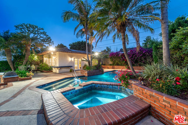 475 S Rodeo Drive, Beverly Hills CA: https://media.crmls.org/mediaz/471380c8-3db4-40a8-a5c6-4818159ee1f4.jpg