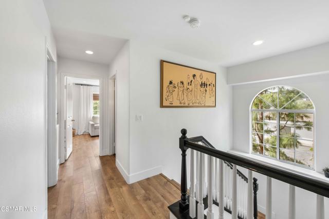2658 Morning Grove Way, Thousand Oaks CA: https://media.crmls.org/mediaz/47142bbd-053b-4d96-87b0-dda23c4dc512.jpg
